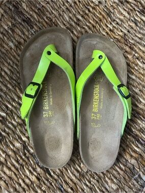Birkenstock Neon Green Adria Thong Sandals size 37 US (6-6.5)
Narrow fit